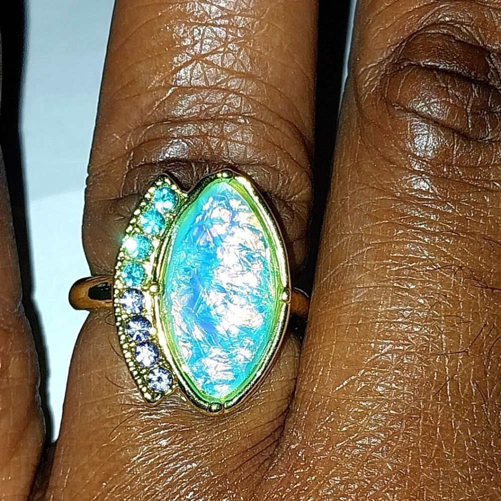 Hand crafted Exquisite Opal Stone Glitter ring sz.7